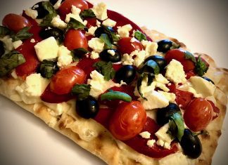 Recipe – Flatbread Pizzas (Red Pepper and Olive)