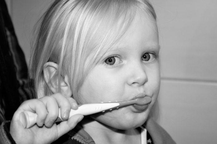 brushing teeth  e