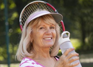 medium-shot-woman-with-water-bottle