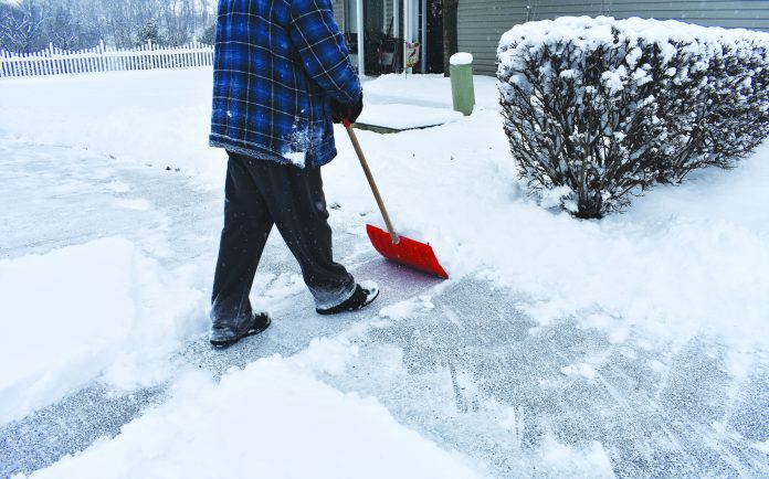 YCoC - Winter Tips_cleaning-snow cmyk